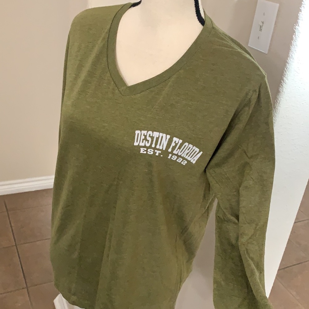 Alvin’s Island olive green long sleeve Destin t-shirt Size M